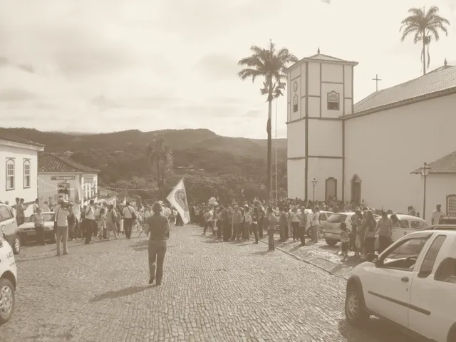 O cortejo pelas ruas da cidade